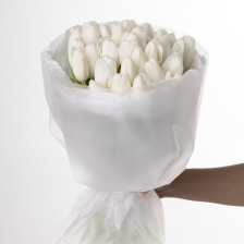 Букет из 29 белых тюльпанов