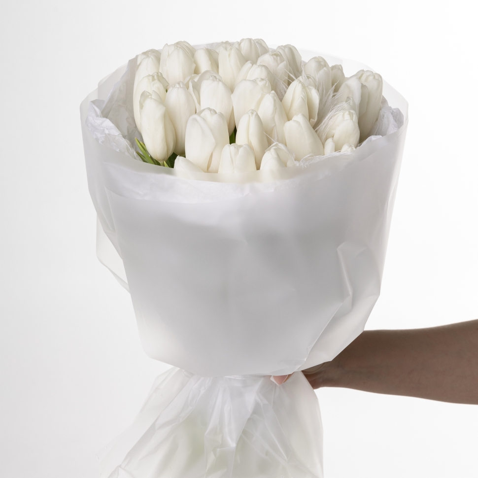 Букет из 29 белых тюльпанов