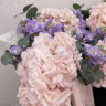 Композиция из гортензий и маттиол кустовых