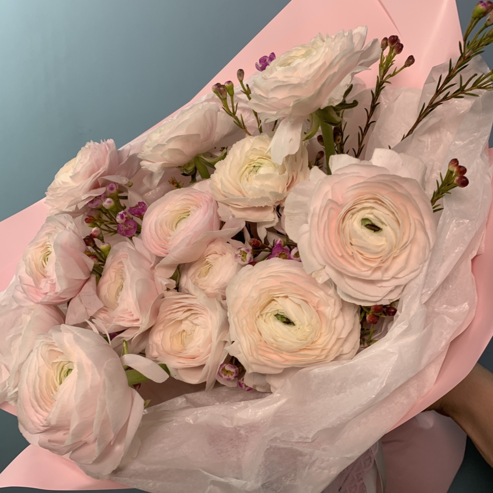 Букет к 14 февраля "Из ранункулюсов"