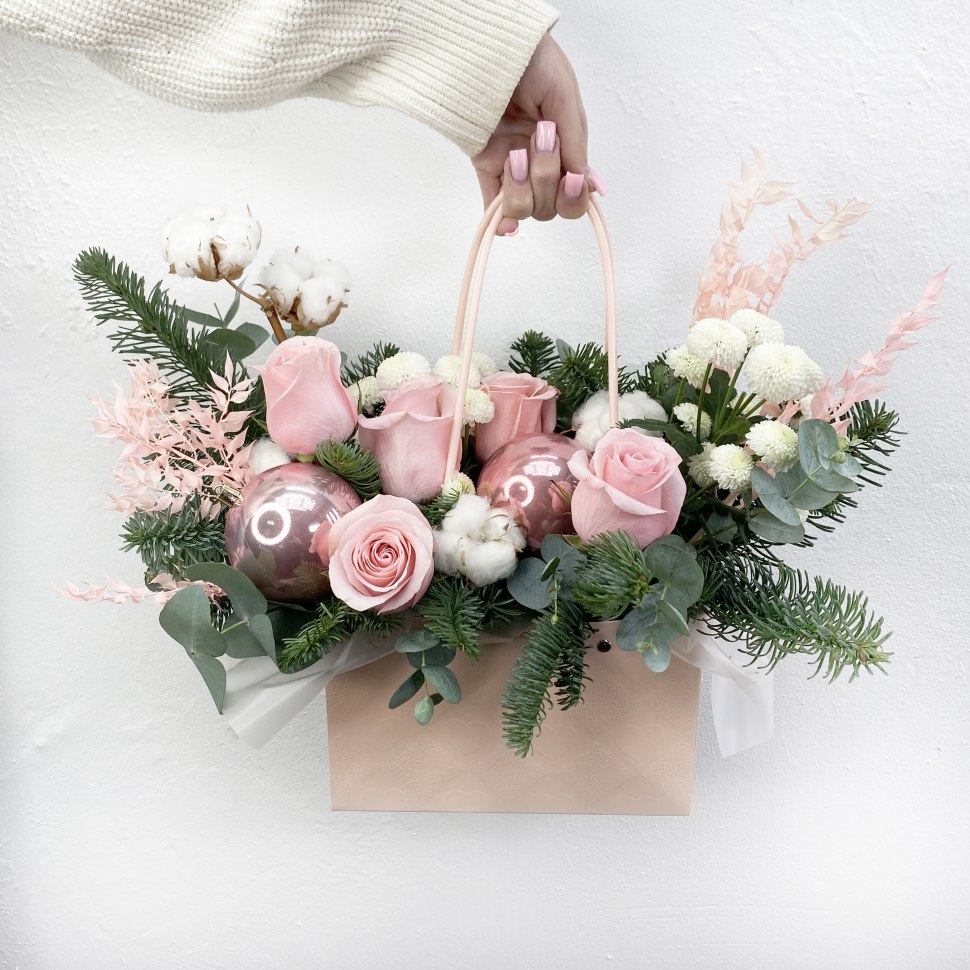 Новогодняя композиция с нобилисом и розой