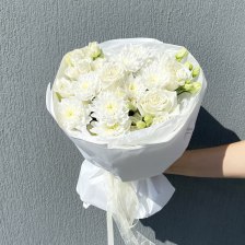 Букет из роз, эустом и хризантем