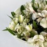 Букет из 9 альстромерий и эвкалипта