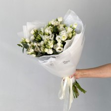 Букет из 7 эустом и эвкалипта