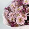 Букет из 5 хризантем и хамелациума