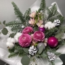 Новогодний букет с нобилисом, шарами и шишками