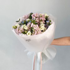 Сборный букет из маттиолы и эустомы