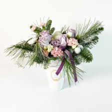 Новогодняя композиция из нобилиса, гвоздики и розы