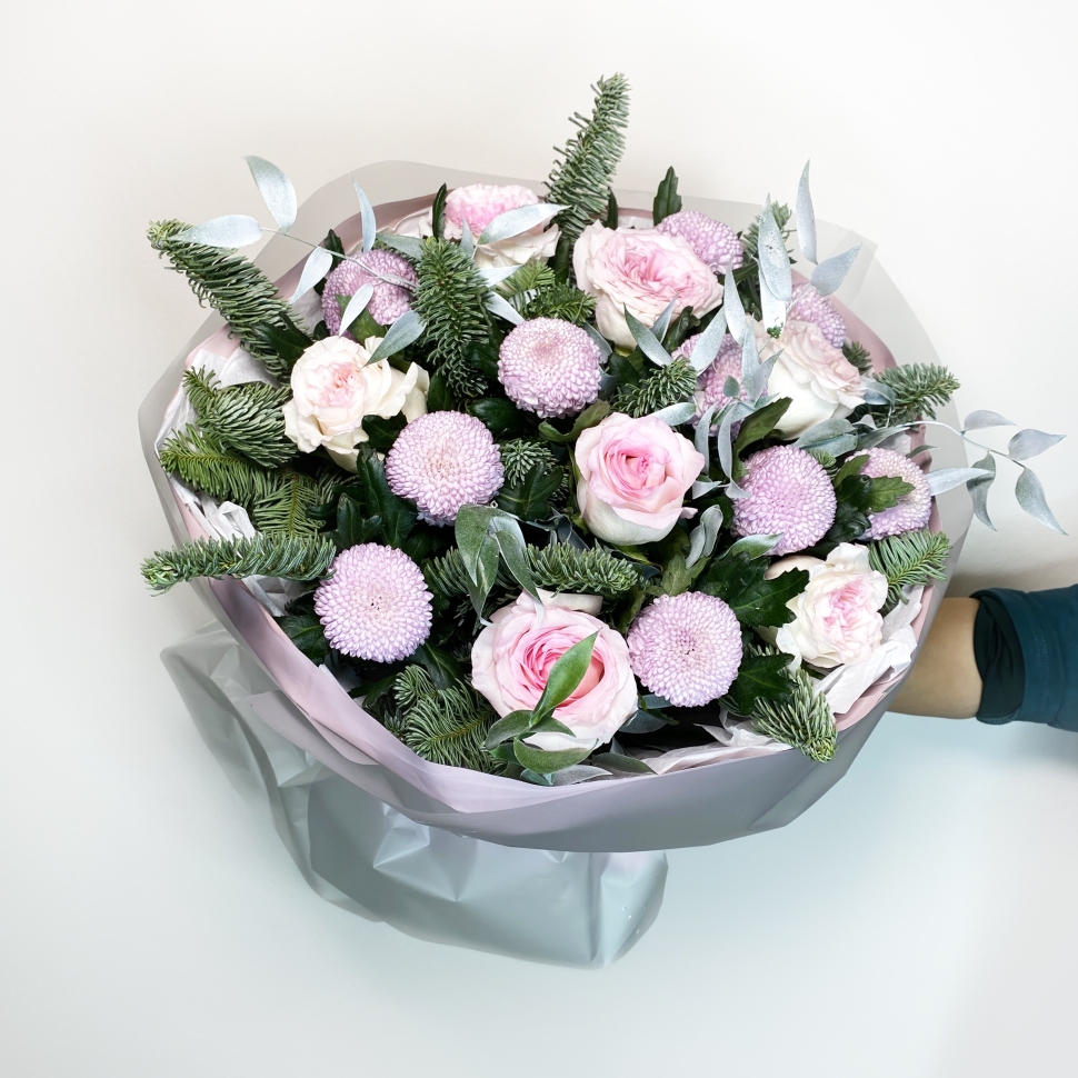 Новогодний букет из нобилиса и хризантем