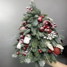 Новогодняя елка из нобилиса с декором "Праздничная"