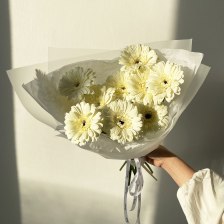 Букет из гербер и декора