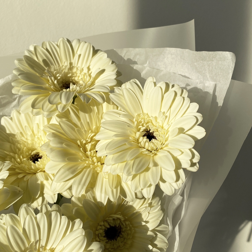 Букет из гербер и декора