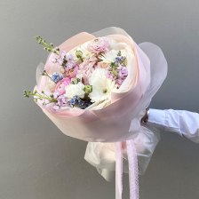 Букет с герберой ранункулюсами и маттиолой