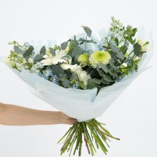 Сборный букет из дельфиниумов, гербер, эустом