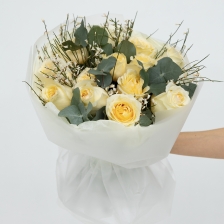 Букет из роз, эвкалипта