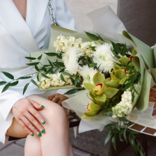 Букет с хризантемой и орхидеей