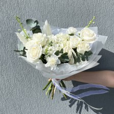 Букет из роз, маттиолы и гортензии