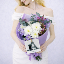 Букет из хризантем, маттиолы кустовой, хамелациума