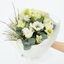 Сборный букет из гиацинтов, анемонов и эвкалипта