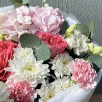 Букет из гортензии, хризантем и роз