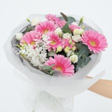 Весенний букет с розовыми герберами